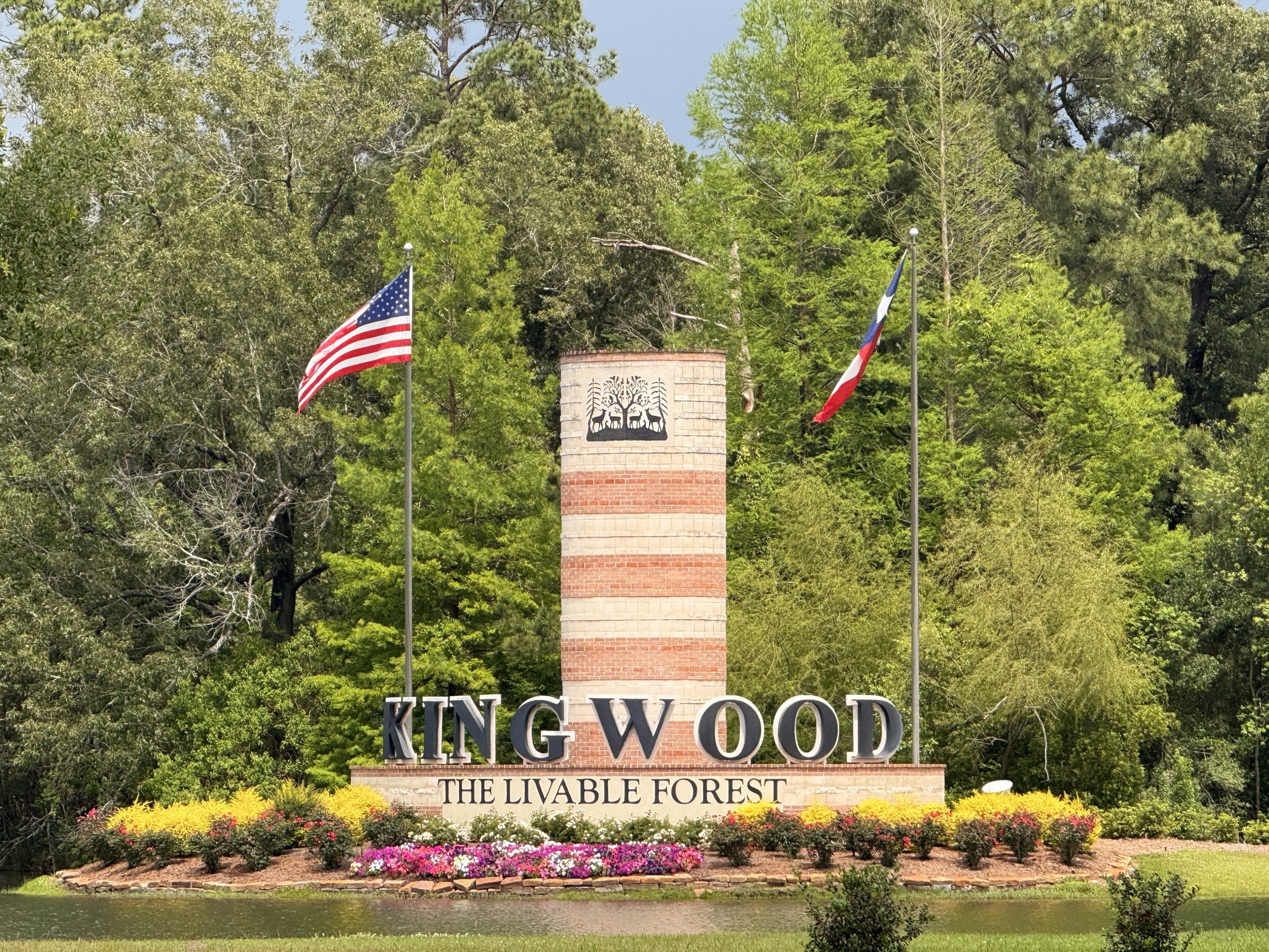 Kingwood Texas Livable Forest entrance monument surrounded by trees